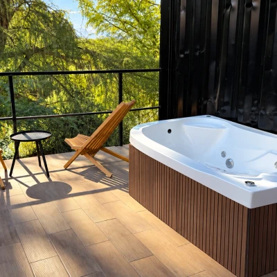 jacuzzi en terraza - VXM viajando por mexico - Contenedores glamping GLAMPING CONTENEDOR "NOGAL" - Sapioris Dgo.